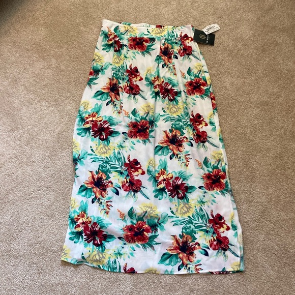 Versatile top & skirt set. Cool comfy rayon, crinkled material, great travel. MP - Picture 3 of 16